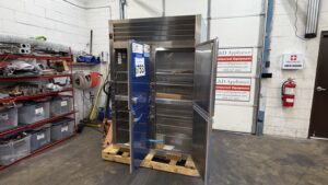 6753 Traulsen RHT232NUT HHS split door cooler 6 6753 Traulsen RHT232NUT-HHS Refrigerator 6753 Traulsen RHT232NUT-HHS split door cooler (6)