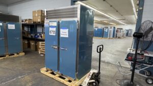 6755 Traulsen RHT232NPUT-FHS cooler (4)