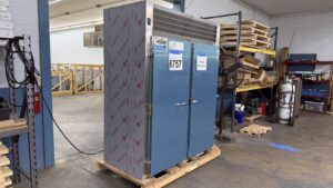 6757 Traulsen ARI232LUT-FHS keg cooler (3)
