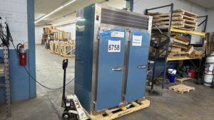 6758 Traulsen RHT232WPUT HHS cooler 2 6758 Traulsen RHT232WPUT-HHS Refrigerator 6758 Traulsen RHT232WPUT-HHS cooler (2)