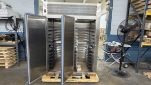 6758 Traulsen RHT232WPUT-HHS cooler (4)