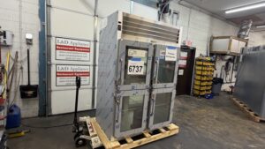 6737 Traulsen G26007P cooler 3 6737 Traulsen G26007P Refrigerator 6737 Traulsen G26007P cooler (3)