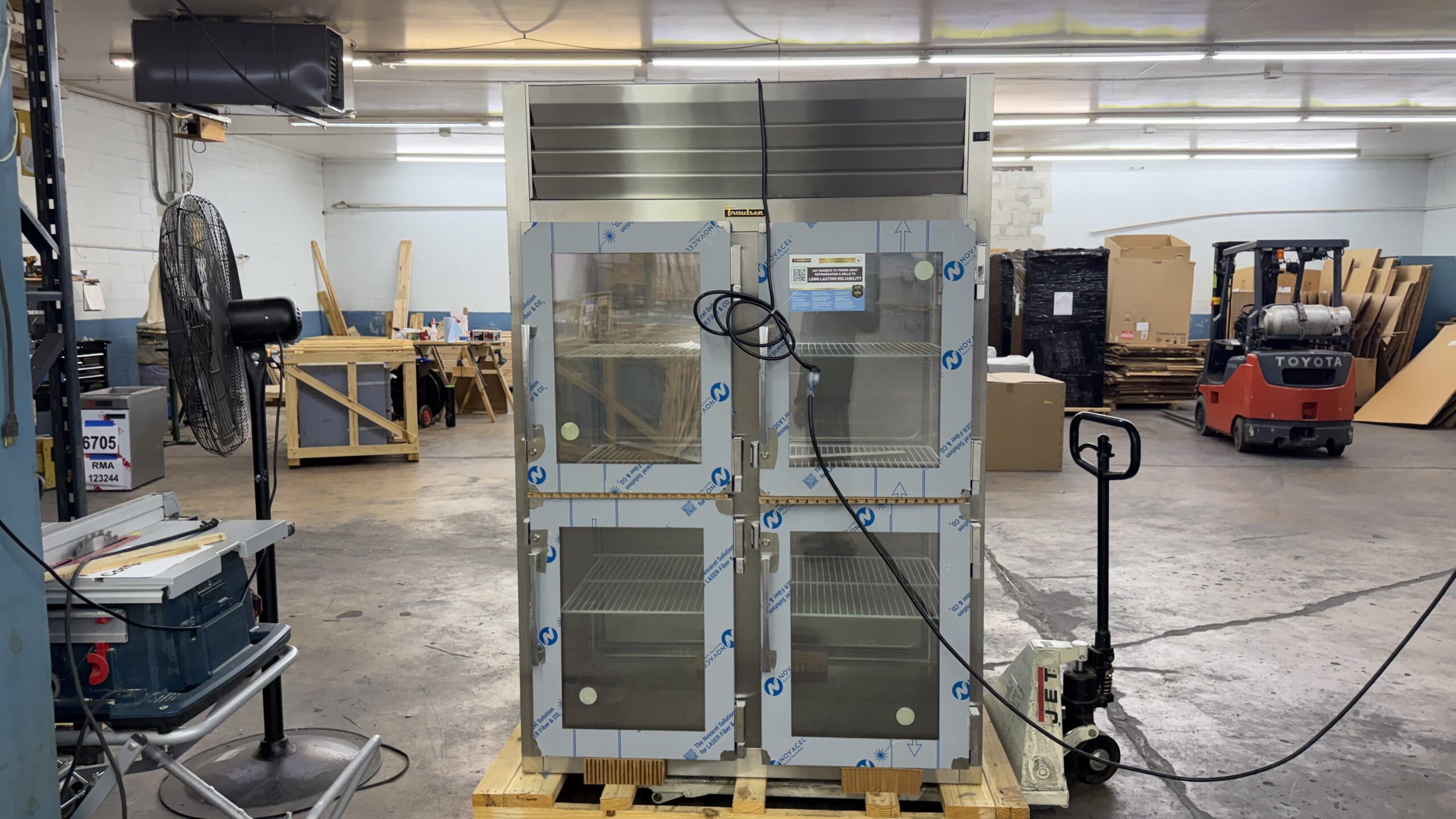6739 Traulsen G26007P pass through cooler 5 scaled 6739 Traulsen G26007P Refrigerator 6739 Traulsen G26007P pass through cooler (5)