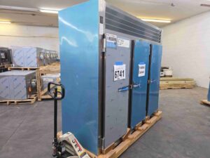 6741 Traulsen RFH332WP-FHS warming cabinet (6)