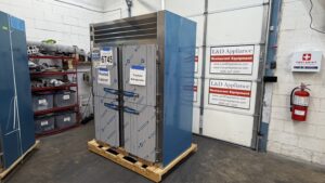 6745 Traulsen RDH232WUT HHS warmer Cooler 4 6745 Traulsen RDH232WUT-HHS Refrigerator Warmer 6745 Traulsen RDH232WUT-HHS warmer Cooler (4)