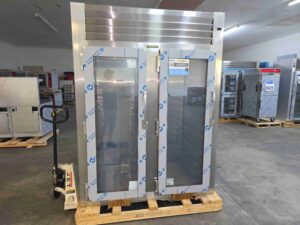 6752 Traulsen RHF232WP-FHG warming cabinet (1)
