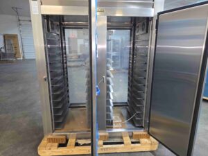 6752 Traulsen RHF232WP-FHG warming cabinet (3)
