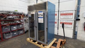 6754 Traulsen RHT232NPUT-FHG cooler (5)