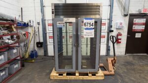 6754 Traulsen RHT232NPUT-FHG cooler (6)