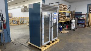 6756 Traulsen RHT232WPUT FHG cooler 2 6756 Traulsen RHT232WPUT-FHG Refrigerator 6756 Traulsen RHT232WPUT-FHG cooler (2)