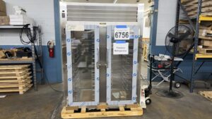6756 Traulsen RHT232WPUT-FHG cooler (6)