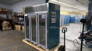 6763 Traulsen RHT332NPUT FHG cooler 5 6763 Traulsen RHT332NPUT-FHG Refrigerator 6763 Traulsen RHT332NPUT-FHG cooler (5)