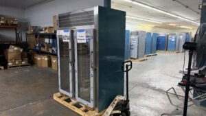 6764 Traulsen RHT232WPUT FHG glass door cooler 4 6764 Traulsen RHT232WPUT-FHG Refrigerator 6764 Traulsen RHT232WPUT-FHG glass door cooler (4)
