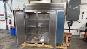6767 Traulsen LRT332NUT SHS cooler 6 6767 Traulsen RLT332NUT-FHS cooler 6767 Traulsen RLT332NUT-FHS cooler (6)
