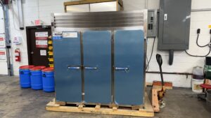 6767 Traulsen RLT332NUT-FHS cooler (6)