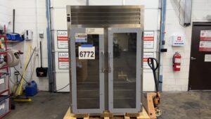 6772 Traulsen RHT232NUT-FHG refrigerator (2)